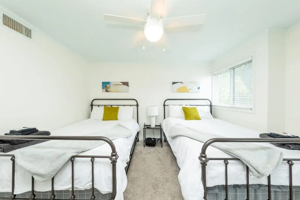 Modern 2Br With Optional Parking Near Vanderbilt & Music Row, Walk To Centennial Park & Mins To Broadway 내슈빌 아파트
